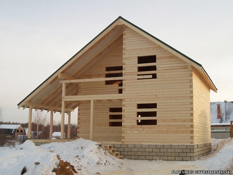 Зимнее строительство деревянного дома из  бруса с острожкой